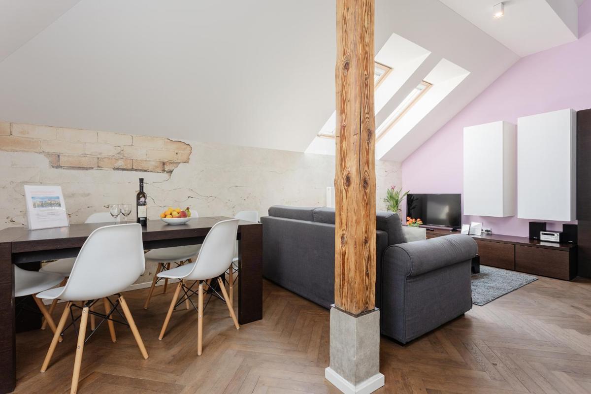 Modern Close To River Praag