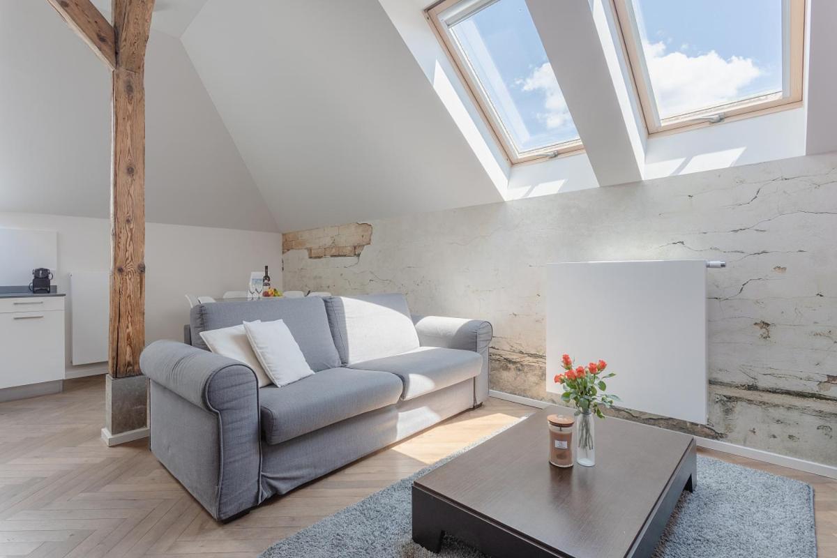 Modern Close To River Praag