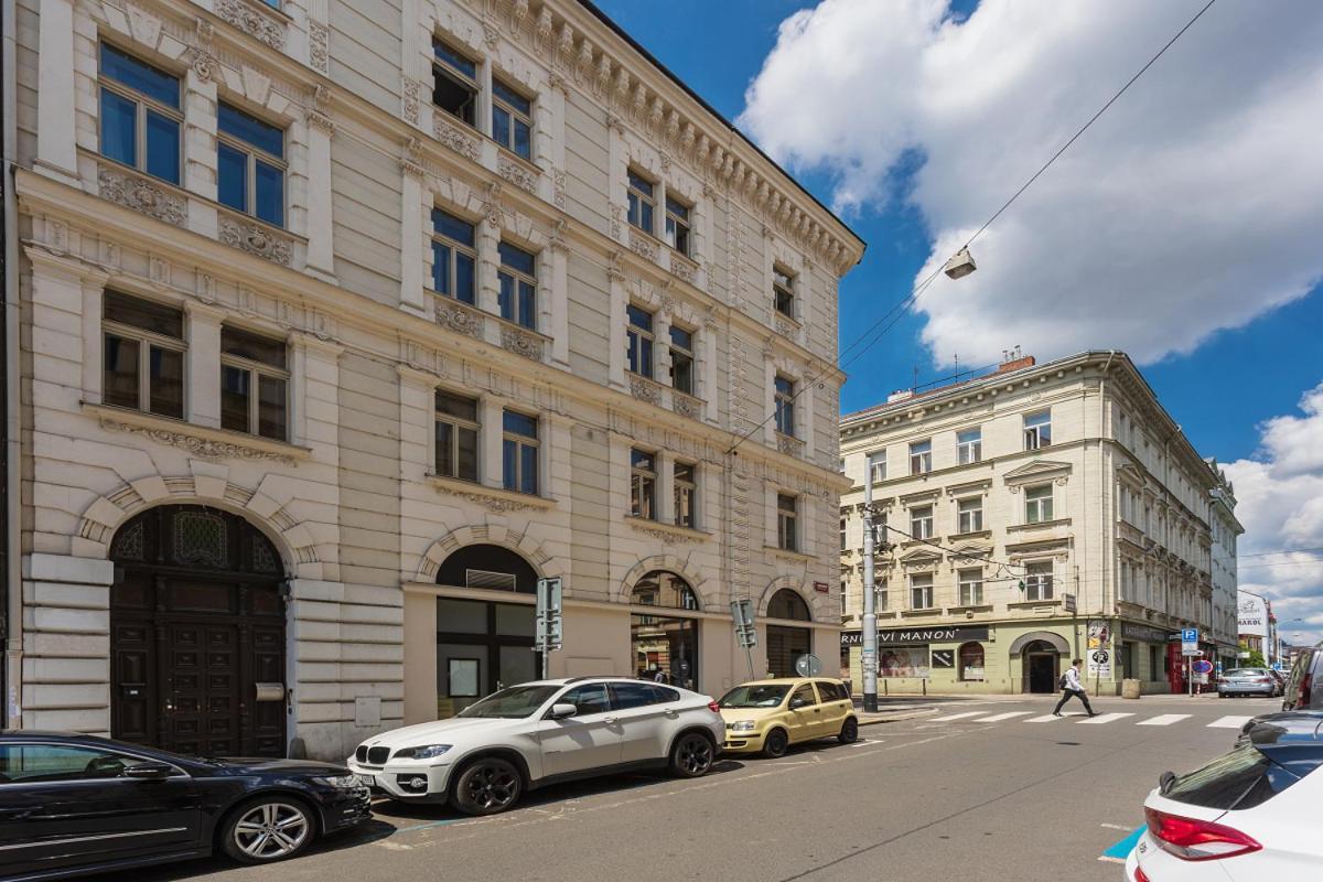 Modern Close To River Praag
