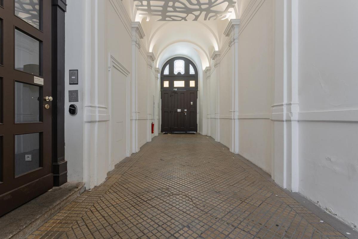 Modern Close To River Praag