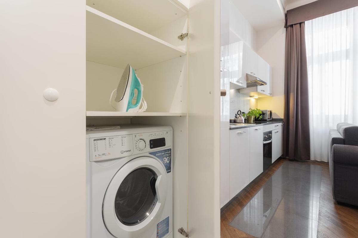 Modern Close To River Praag