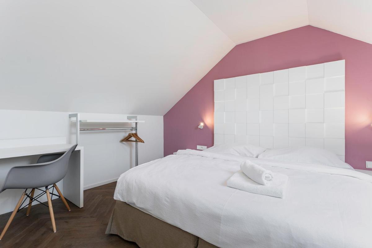 Modern Close To River Praag